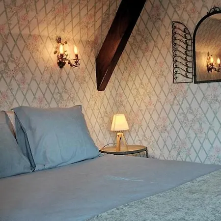 Holiday home Family Cour Du Louvre Saint-Sever-Calvados