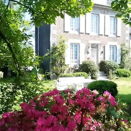 Holiday home Family Cour Du Louvre Saint-Sever-Calvados